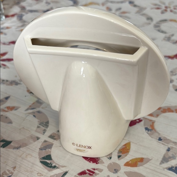 Elegant Ivory Circle Picture Frame - Picture 3 of 3